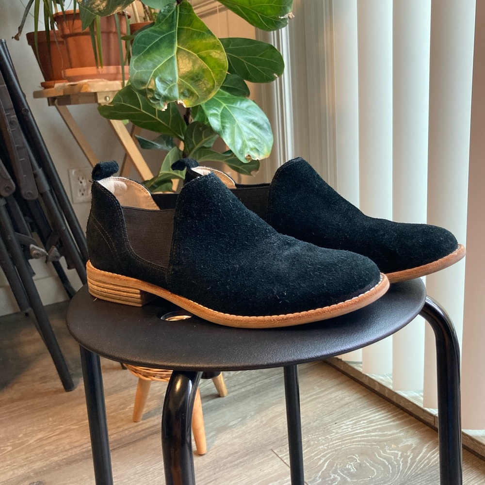 Clarks black suede shoes